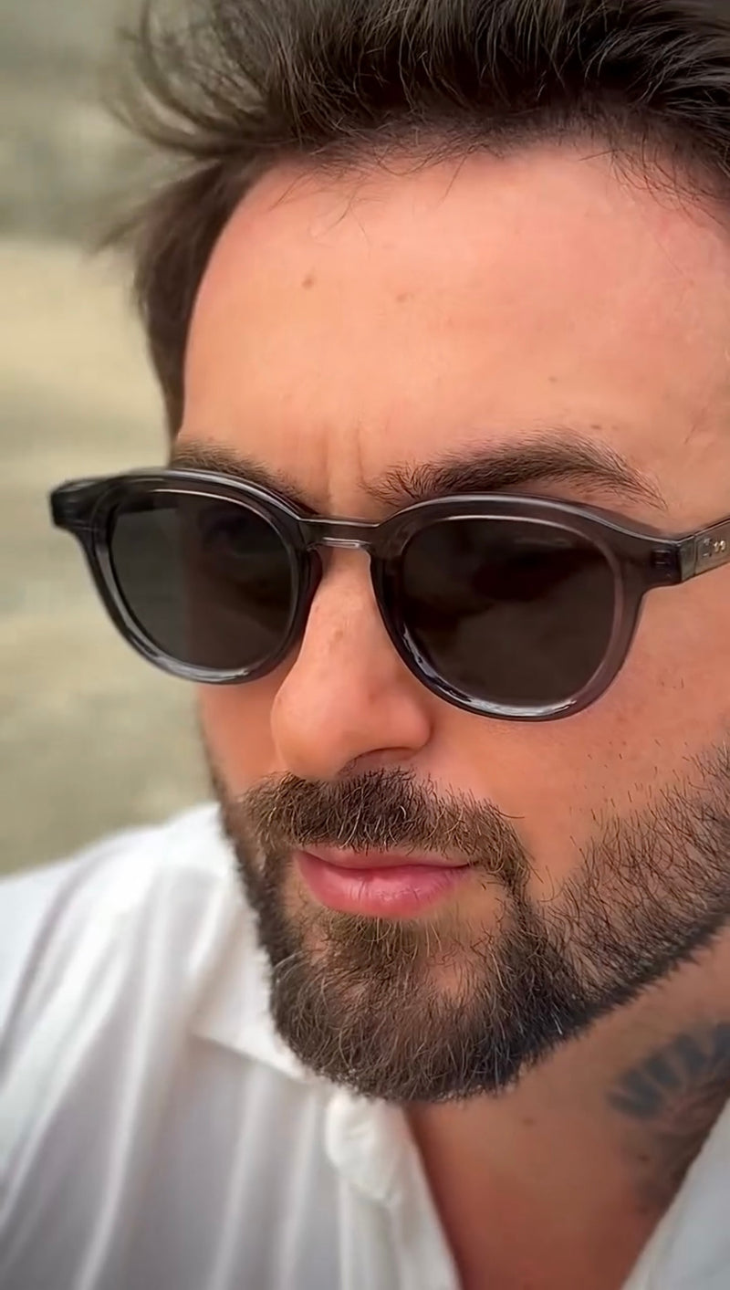 Óculos Vici Cinza Translúcido