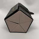 Case Pentagonal Preta